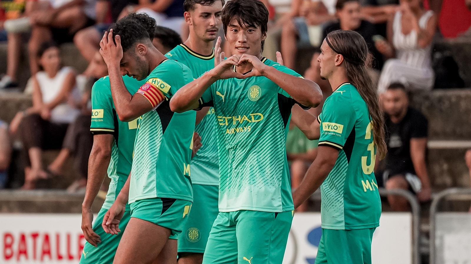 Minsu, celebrando un gol con el Girona este verano