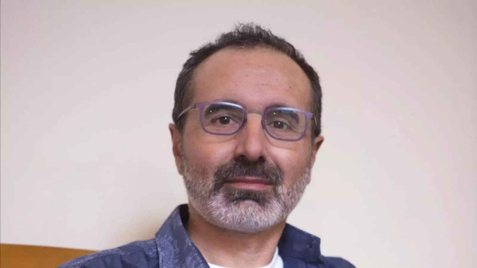 Salazar, amb el seu llibre sobre feminismes.