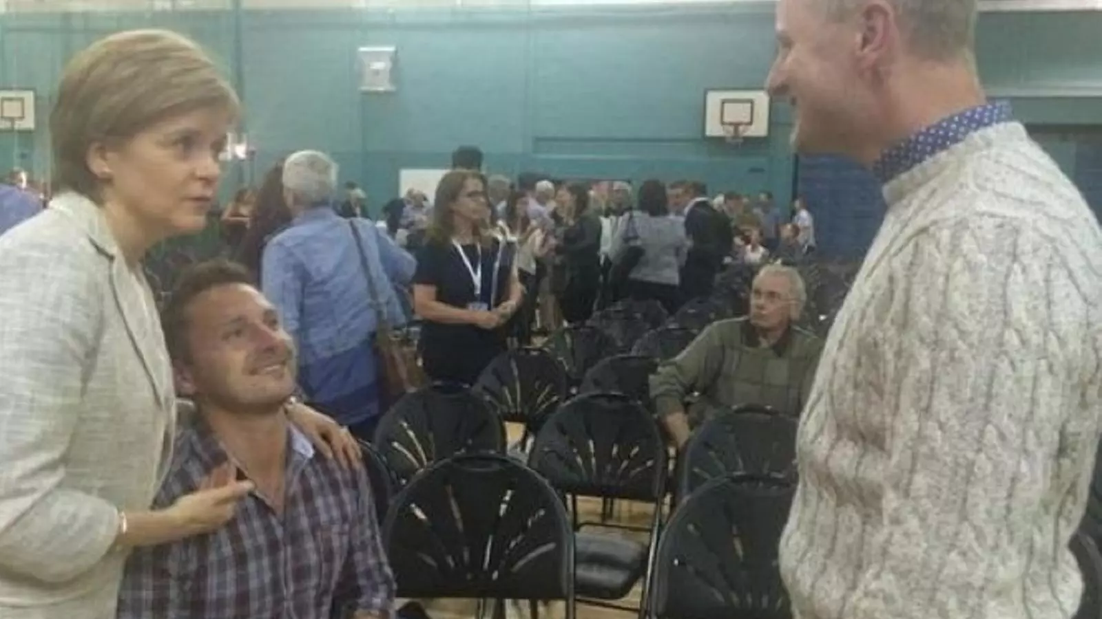 Sturgeon, durant la declaració d'amor