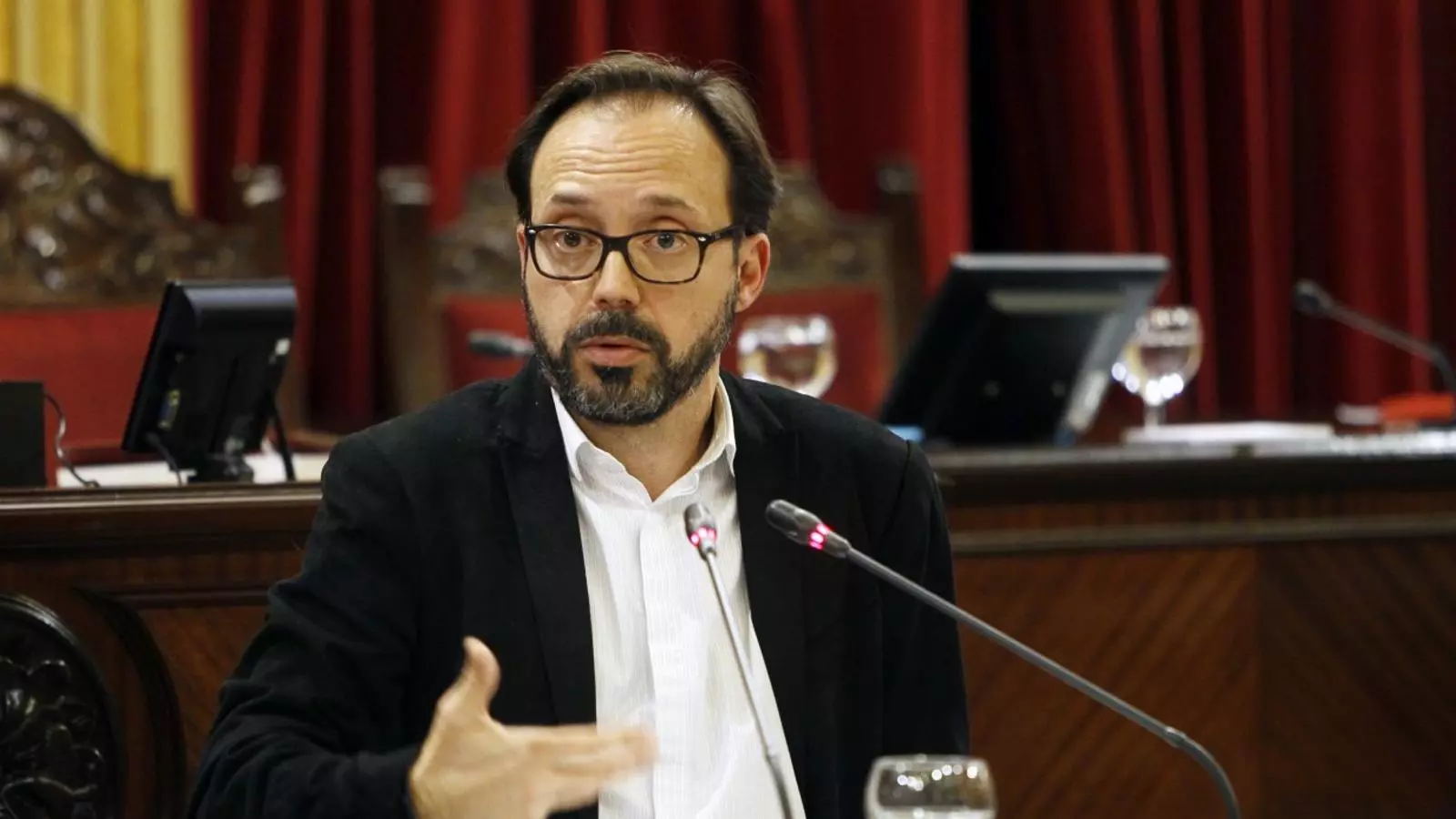 El diputat Josep Castells en una intervenció al Parlament.