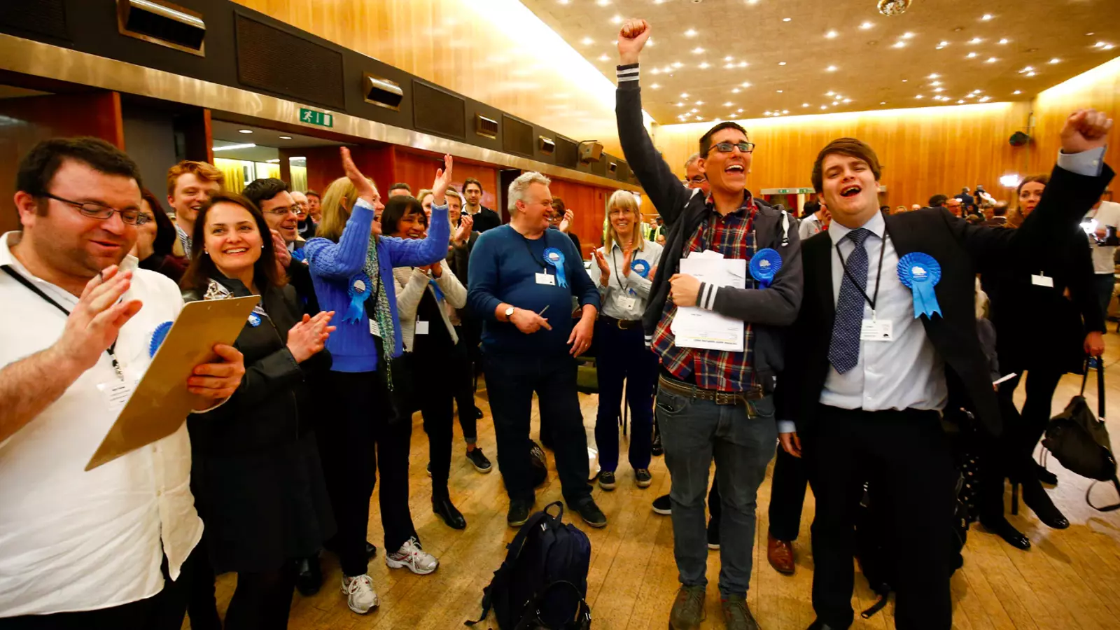 Regidors del Partit Conservador celebren a Wandsworth, Londres, uns resultats que els permeten mantenir el districte / REUTERS