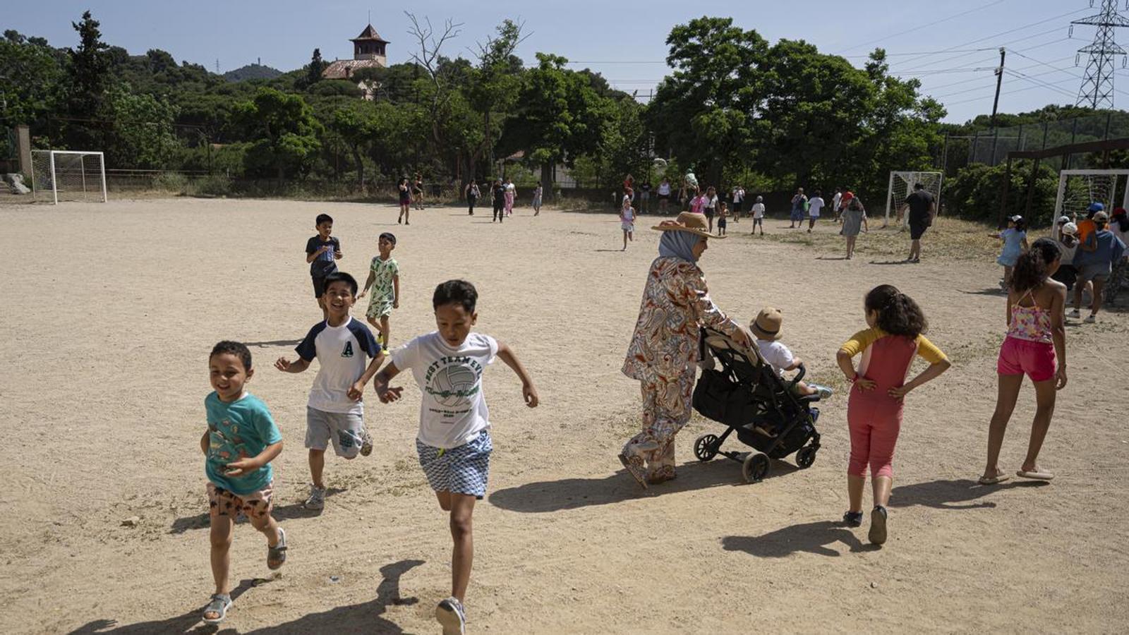 Familias en situación vulnerable de Barcelona pasan el día en el albergue la Conreria de la Fundación Pere Tarrés