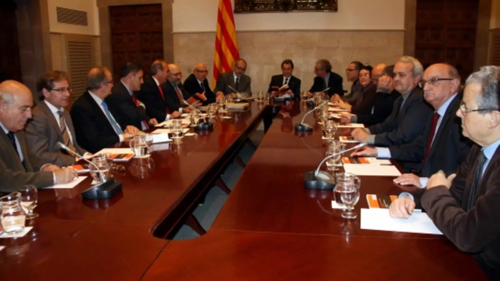 Els integrants del Pacte per a la Indústria reunits amb Artur Mas. ACN