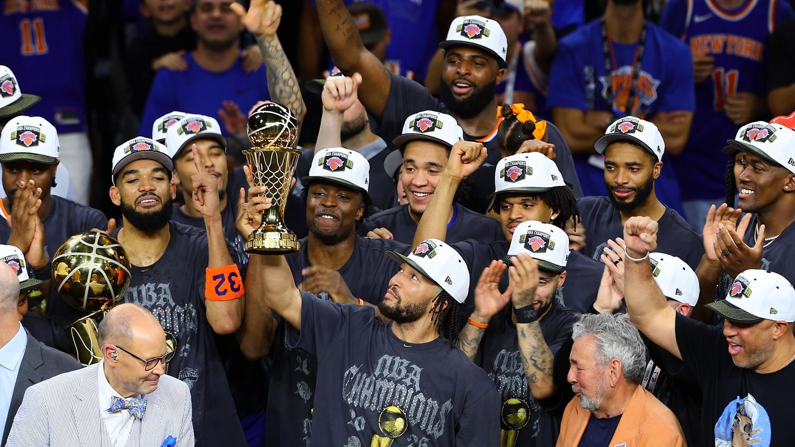 The Knicks, with the NBA champions trophy.