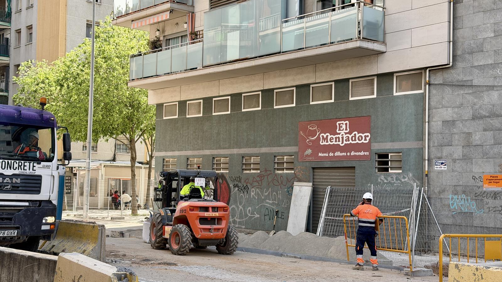 Works in front of the premises where the future Badalona social dining hall will presumably be located.