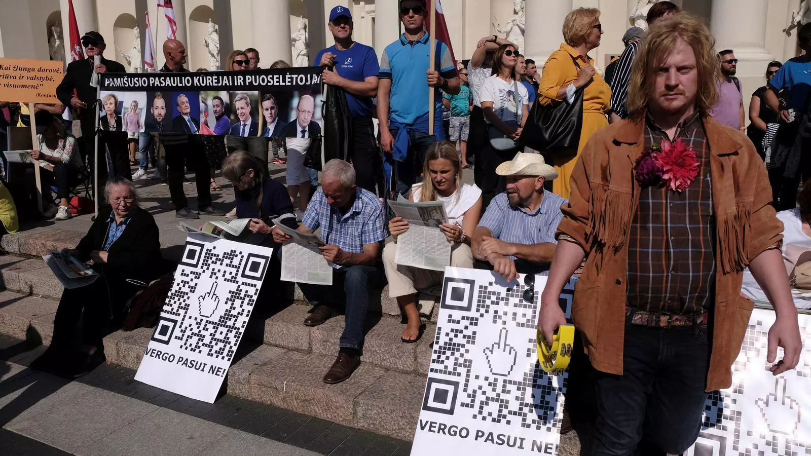 Manifestació a Vilnius, Lituània, contra les restriccions per a aquells que no tenen un passaport d'immunitat covid.