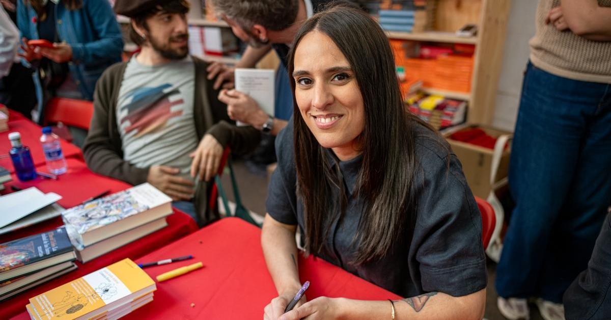 Lucía Solla Sobral, el fenomen literari que ven 630 exemplars al dia