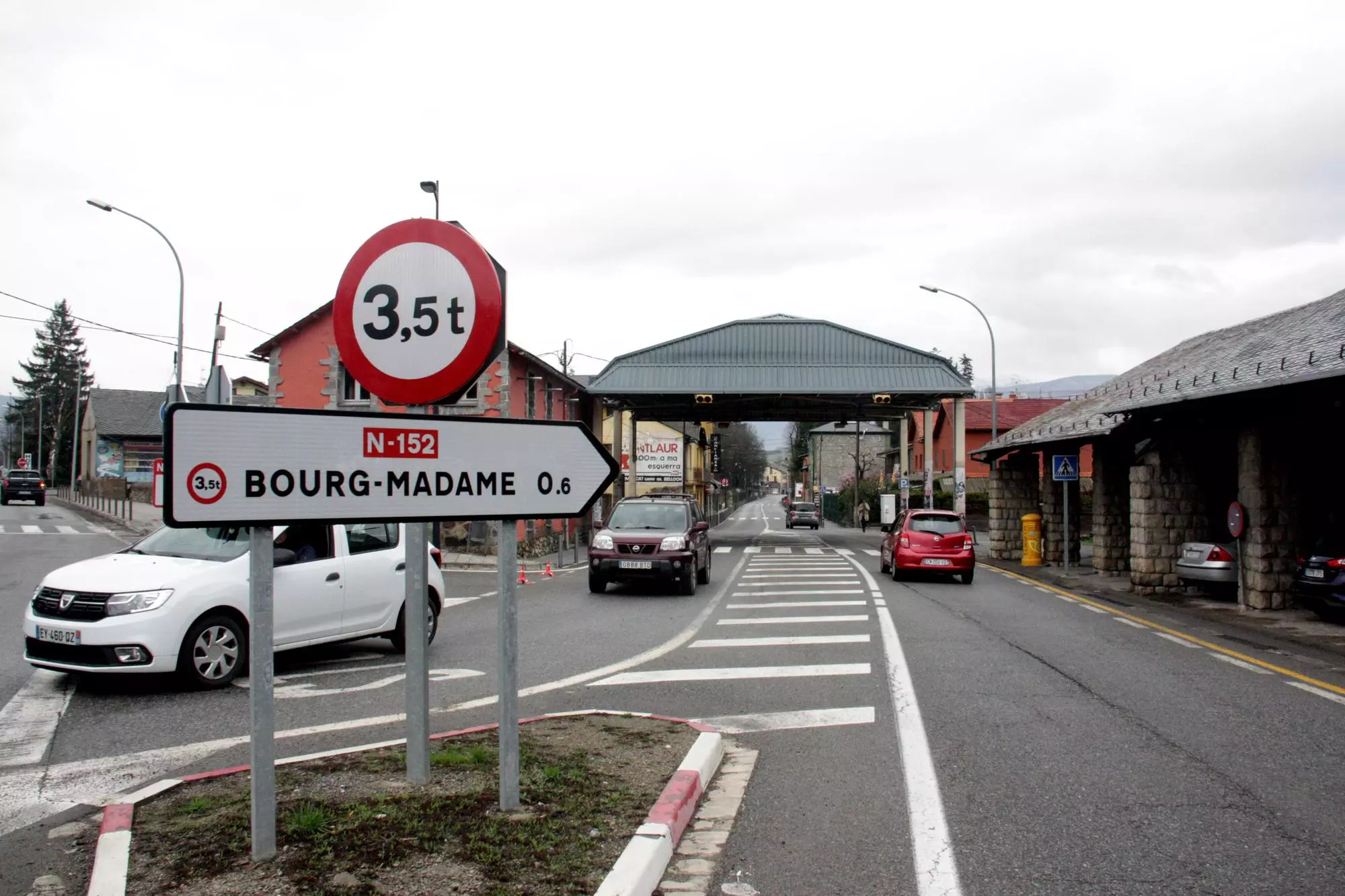 Carretera N-152 abans d'arribar a l'accés a Puigcerdà i al control de fronteres