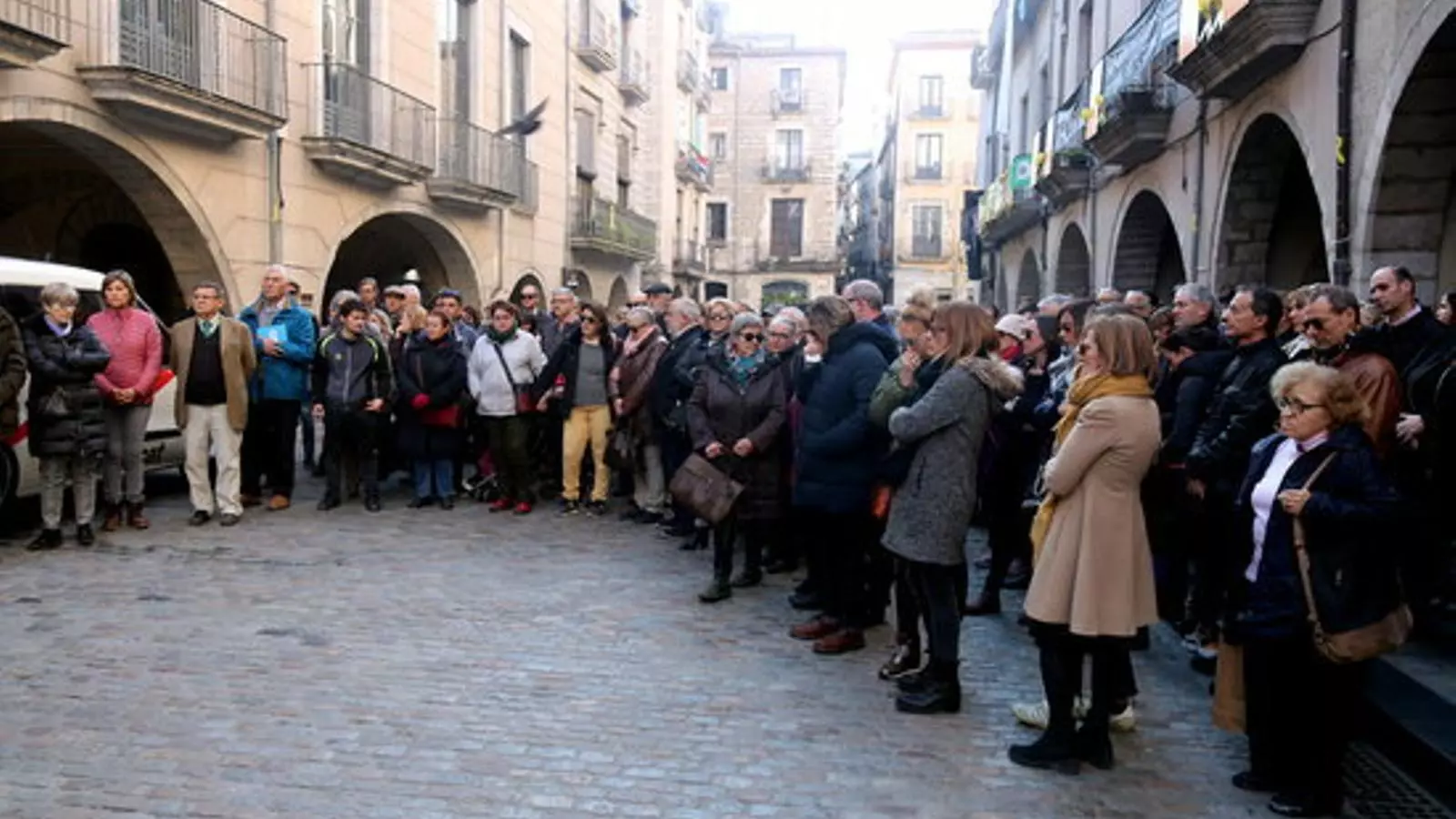 Concentració a Girona en solidaritat amb els familiars de la nena de 10 anys que va morir ahir