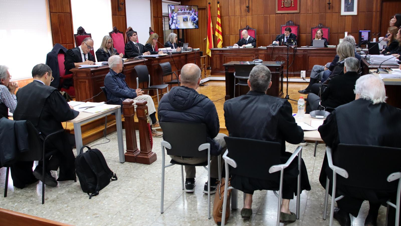 Image of the first session of the Innova case trial