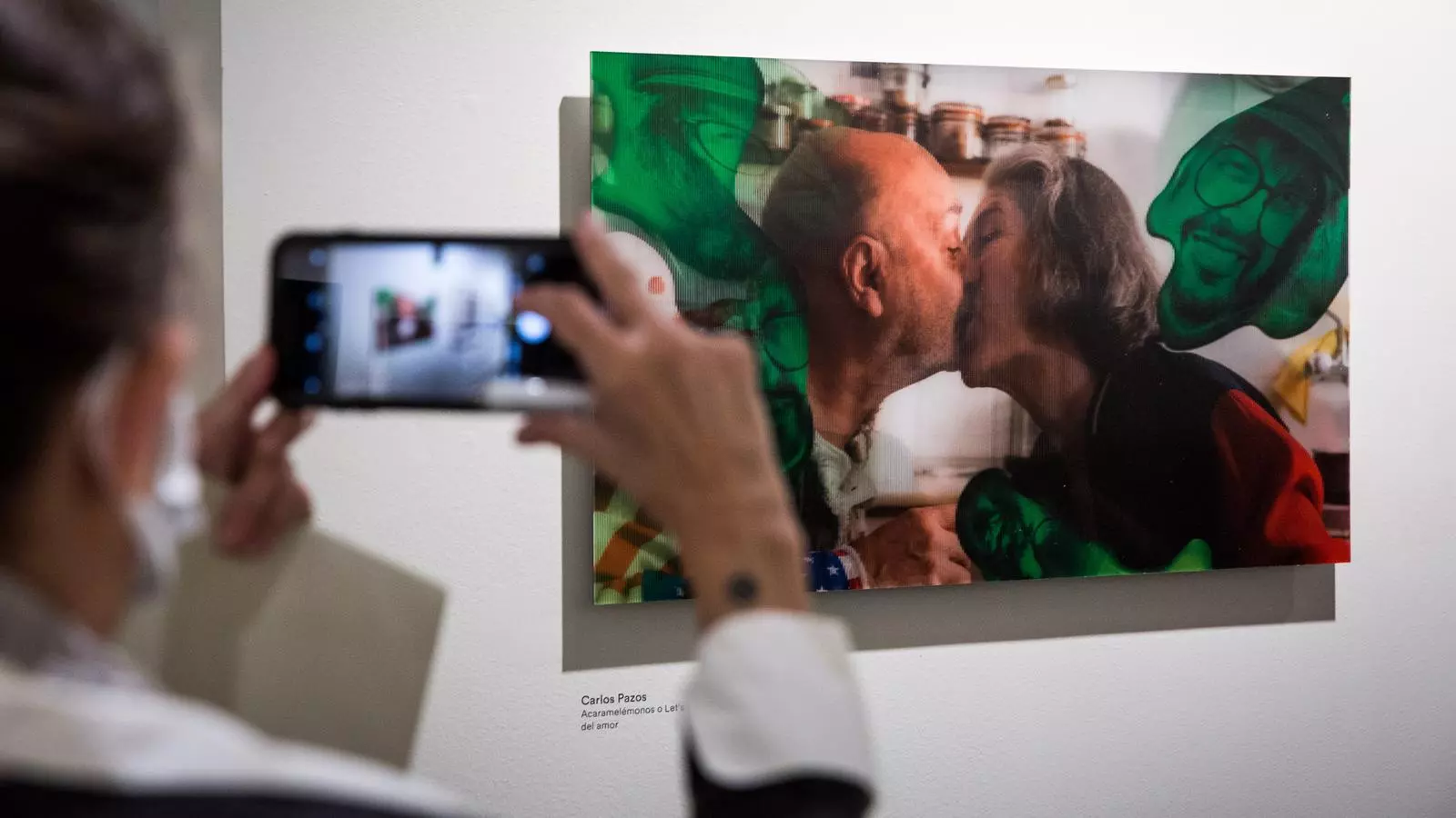 'Acaramelémonos o Let's stick together o El virus del amor', de Carlos Pazos, una de les càpsules artístiques de confinament exposades a Can Framis