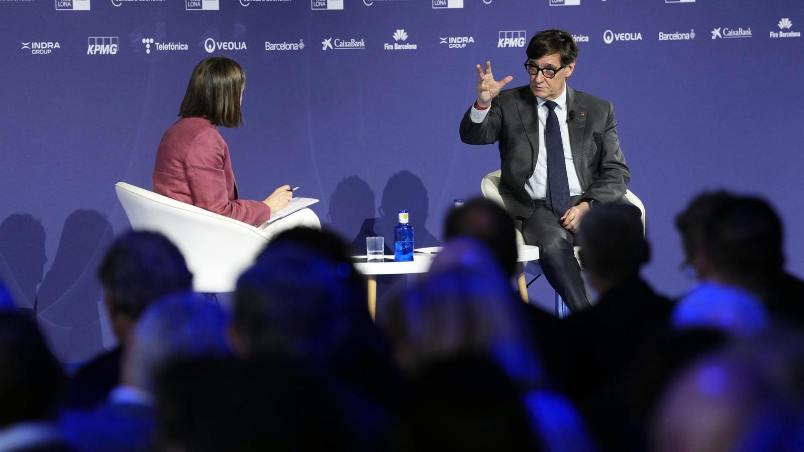 Salvador Illa and Teresa Garcia-Milà in the dialogue they starred in this afternoon at the Cercle d'Economia conference