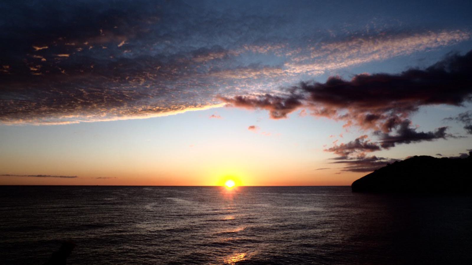 Sortida del sol a la cala Montgó
