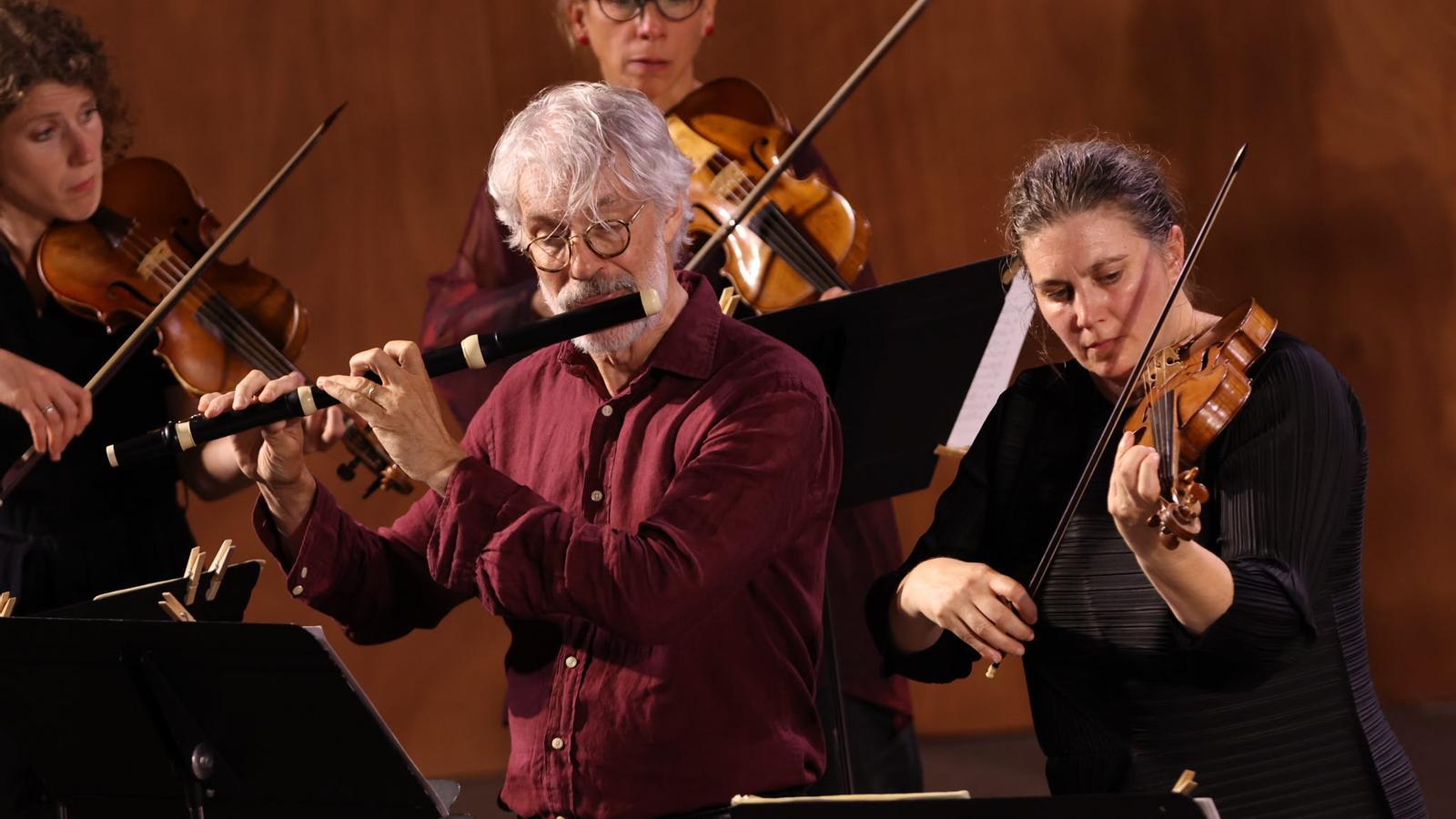 Frank Theuns in the baroque 'traverso' with Les Muffati in Pollença.
