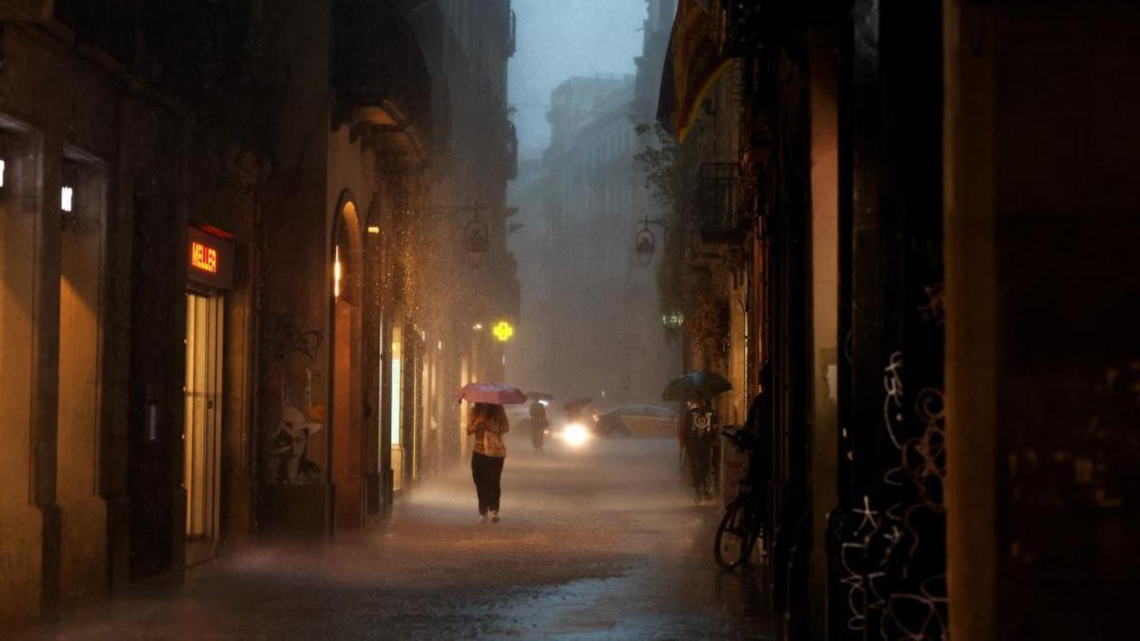 An intense curtain of water falling in the center of Barcelona