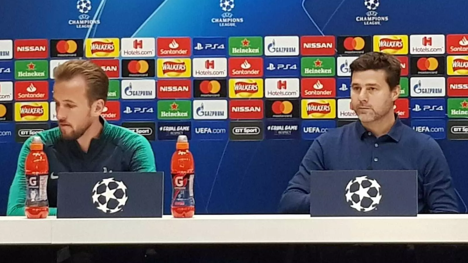 Harry Keane i Mauricio Pochettino, en un moment de la conferència de premsa d'aquest dimarts / Q.A.