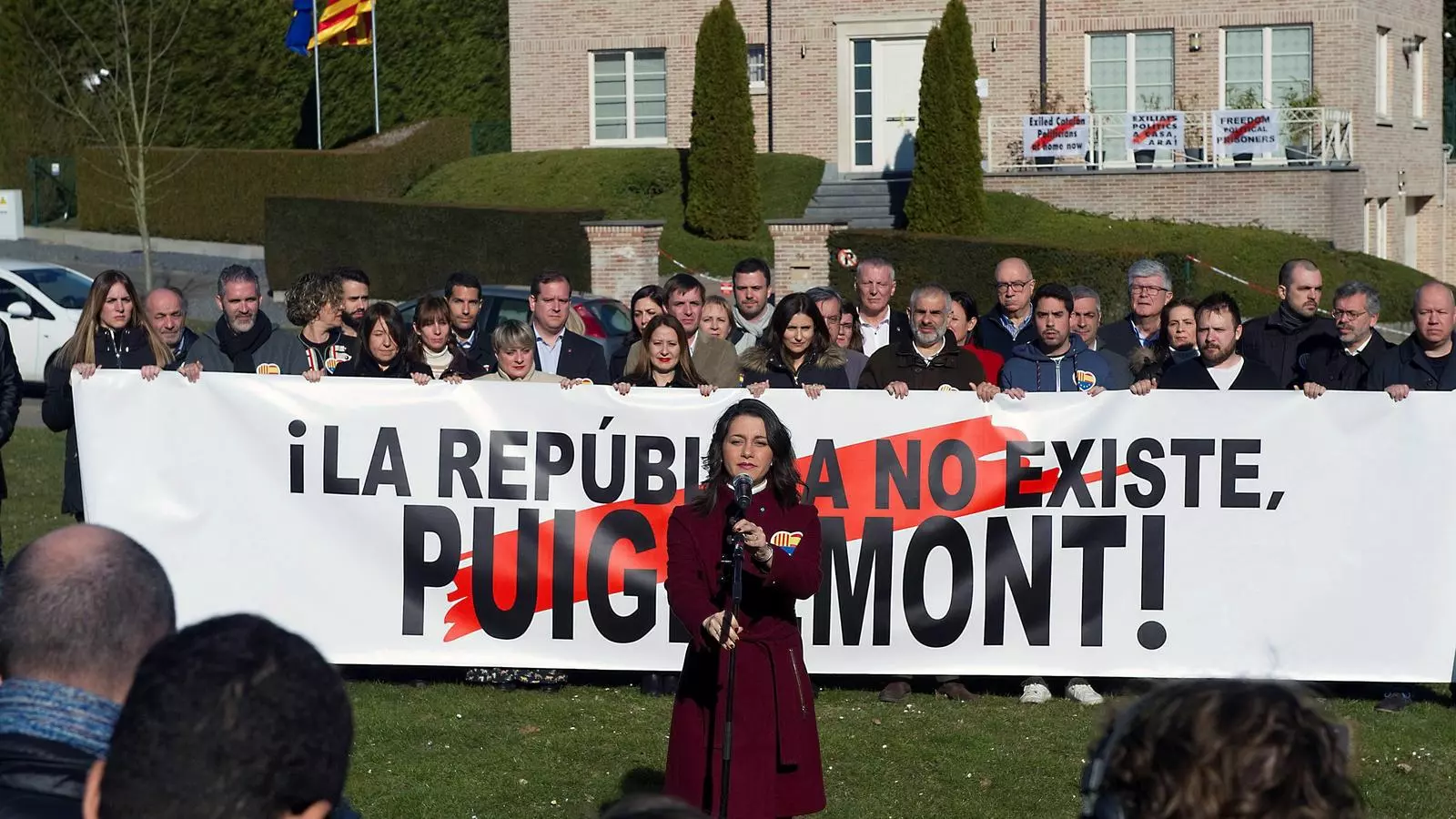 Arrimadas davant la porta oberta de la Casa de la República: "Jo no parlo amb fugats"