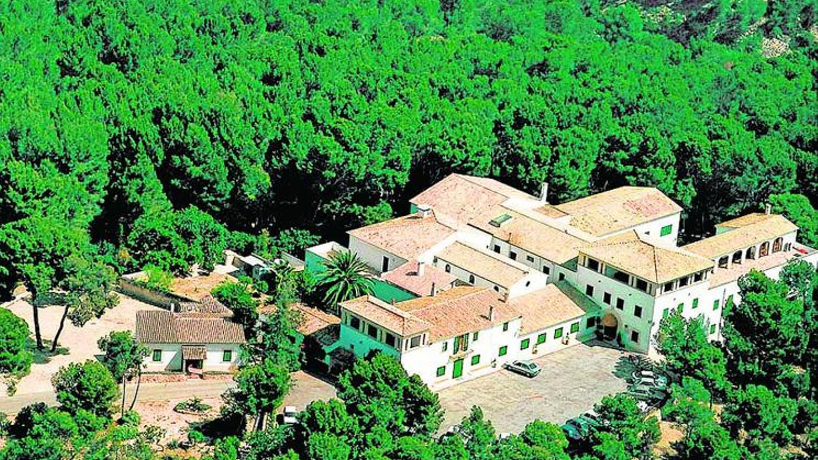 SEU HISTÒRICA 
 Sa Nostra va comprar l’any 1929 el que ha estat la seu de la seva obra social. Ara, el conjunt quedarà hipotecat per tenir liquiditat.