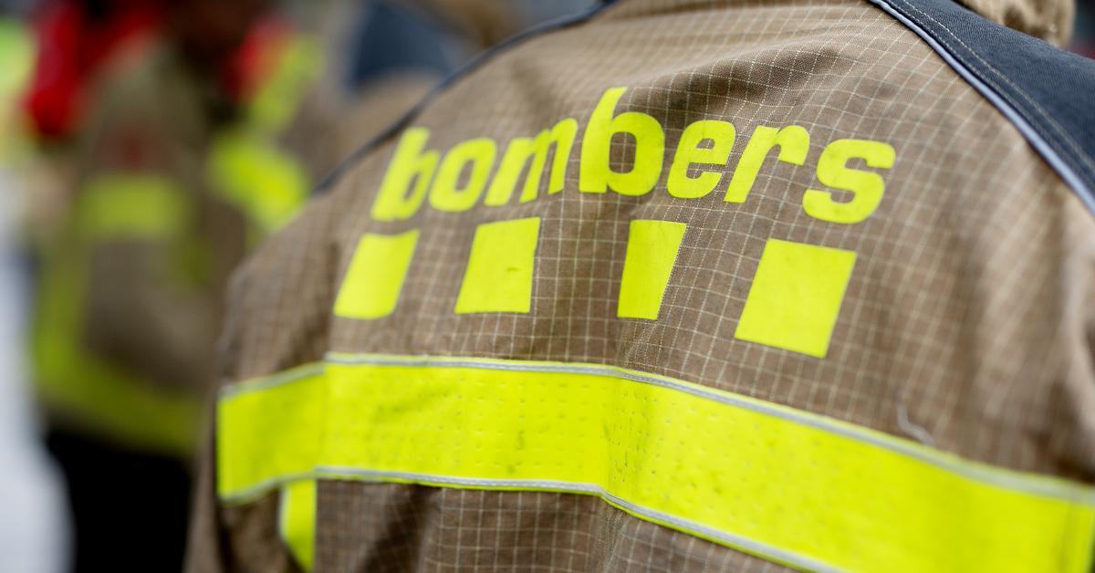 #ÚltimaHora Els bombers treballen en un incendi a 