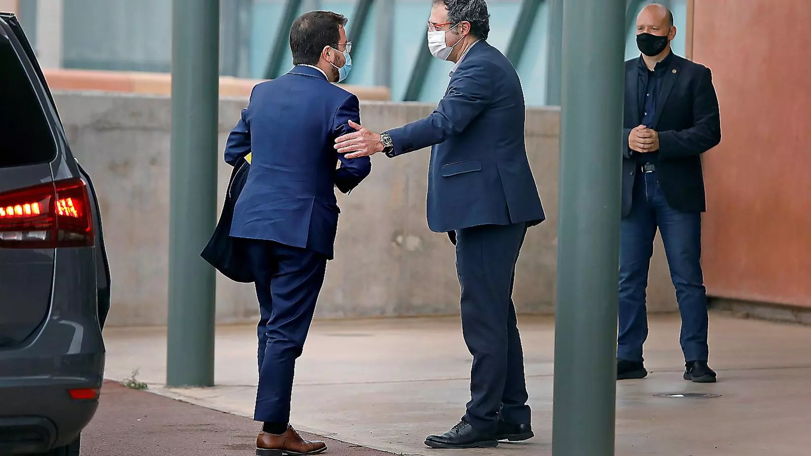 01. Aragonés arriving to the prison of Almeces. 02. Rius and Artadi, of JxCat.