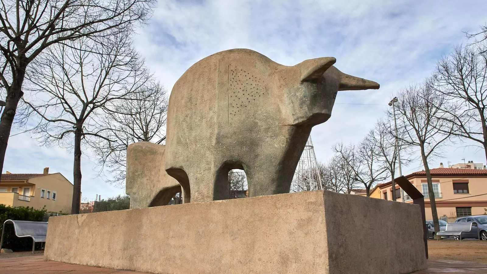 El toro de Sarrià de Ter, una de les escultures icòniques d'Emília Xargay