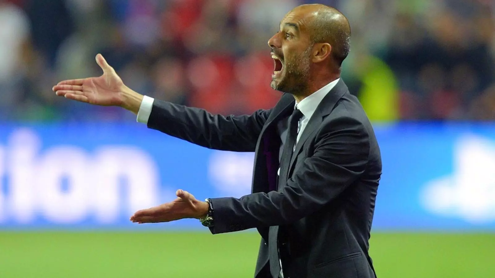 Pep Guardiola dóna instruccions