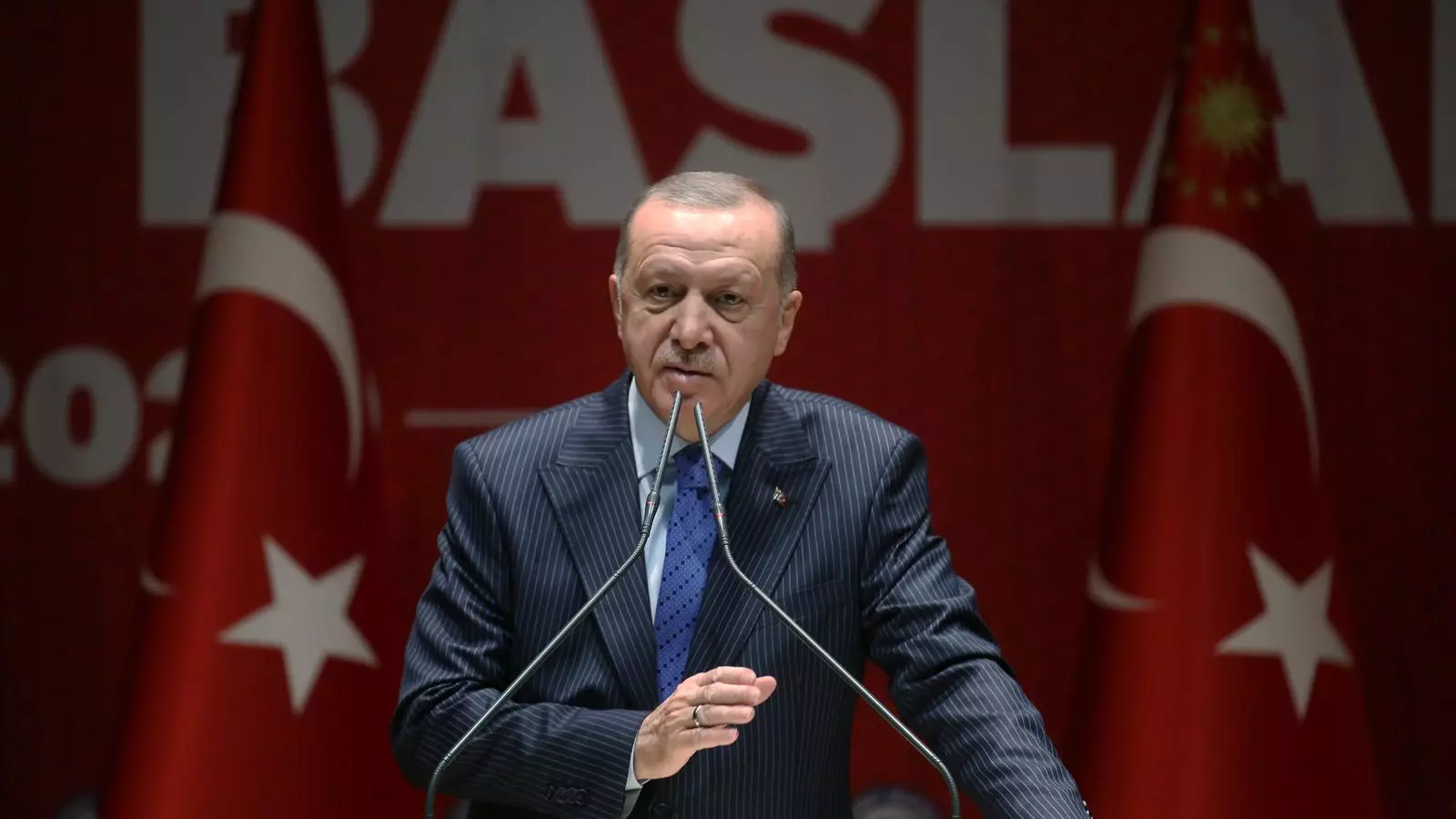 El president turc adreçant-se als membres del seu partit, aquest dijous a Ankara