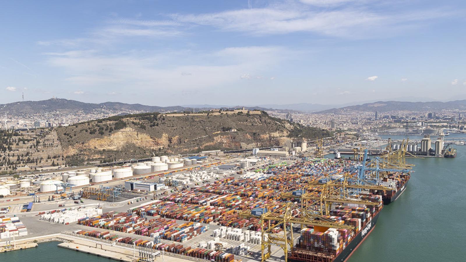 Panorámica del Puerto de Barcelona.