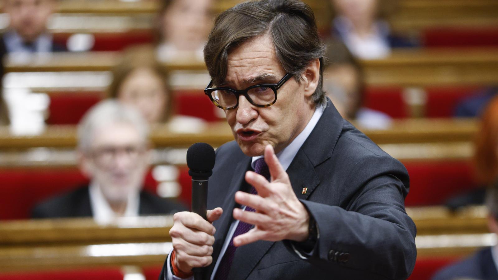 El presidente de la Generalitat, Salvador Illa, durante la sesión de control al gobierno catalán ante el pleno del Parlamento de Cataluña.