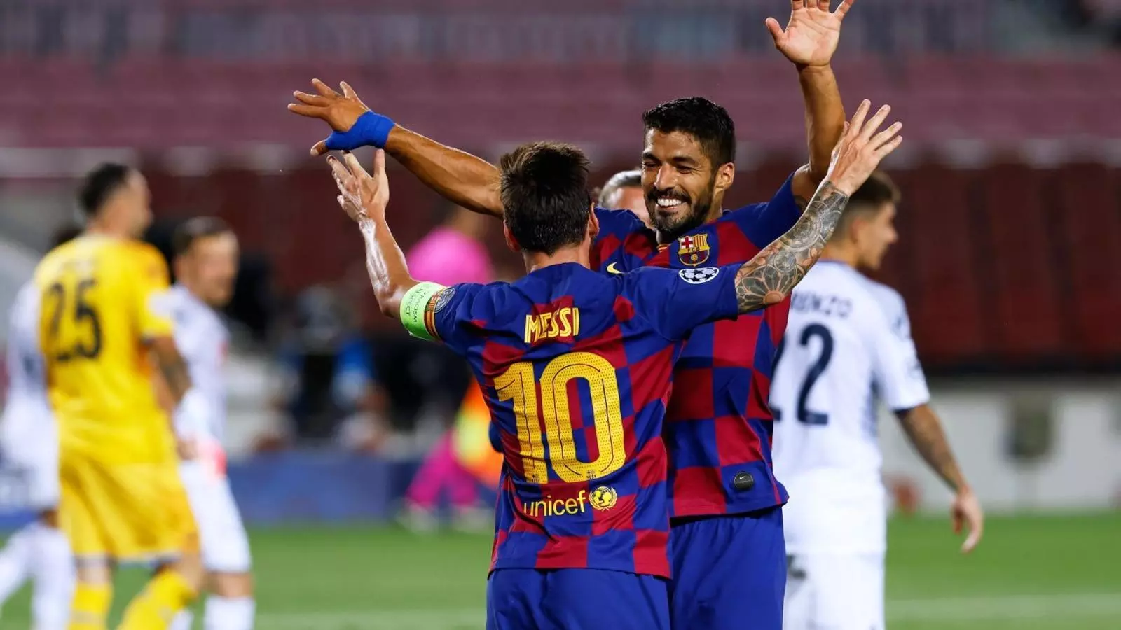 Leo Messi i Luis Suárez celebren el tercer gol contra el Nàpols