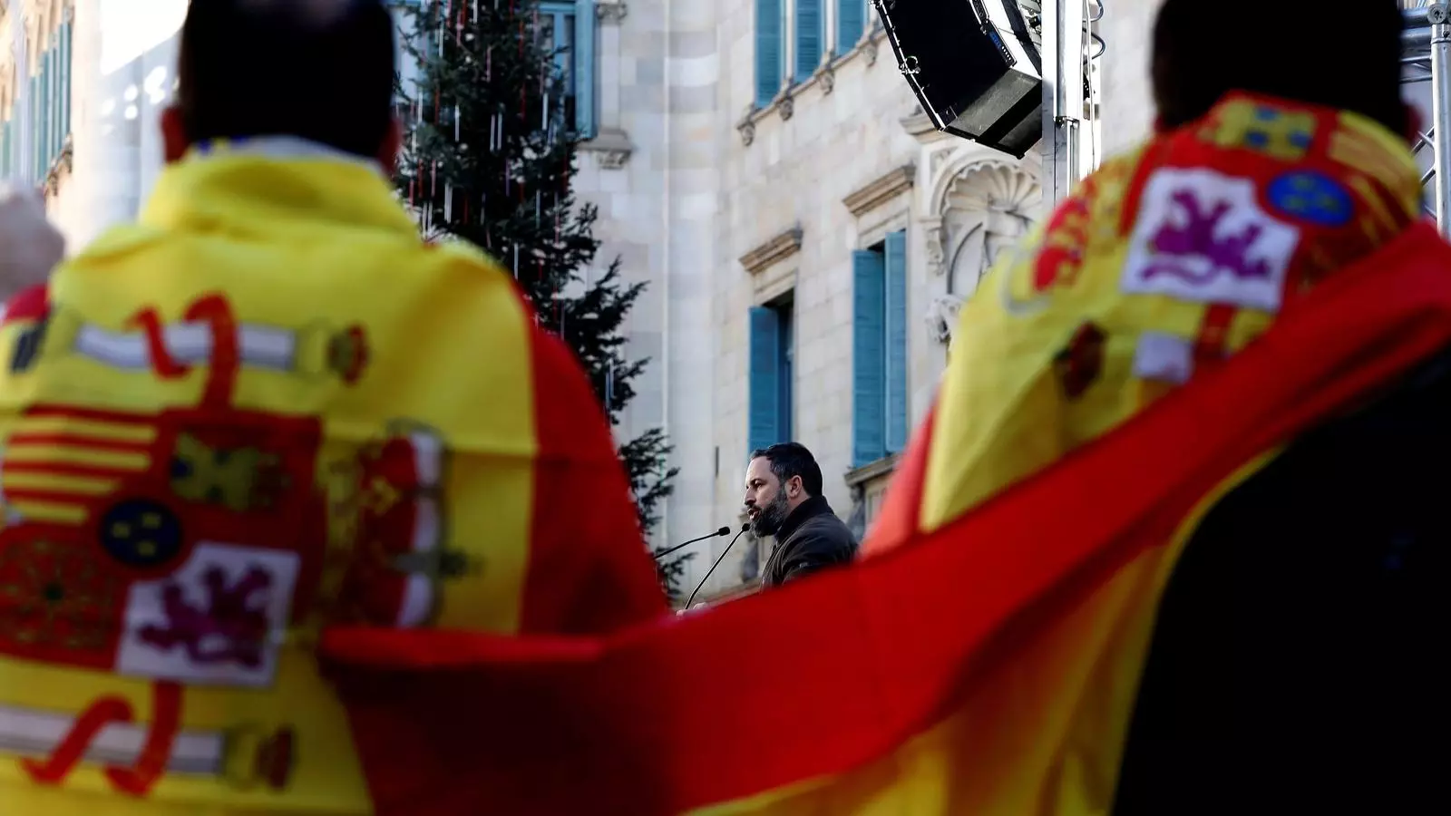 Santiago Abascal a la plaça Sant Jaume el passat 6 de desembre durant un míting per commemorar la Constitució en que alguns dels assistents van lluir simbologia nazi
