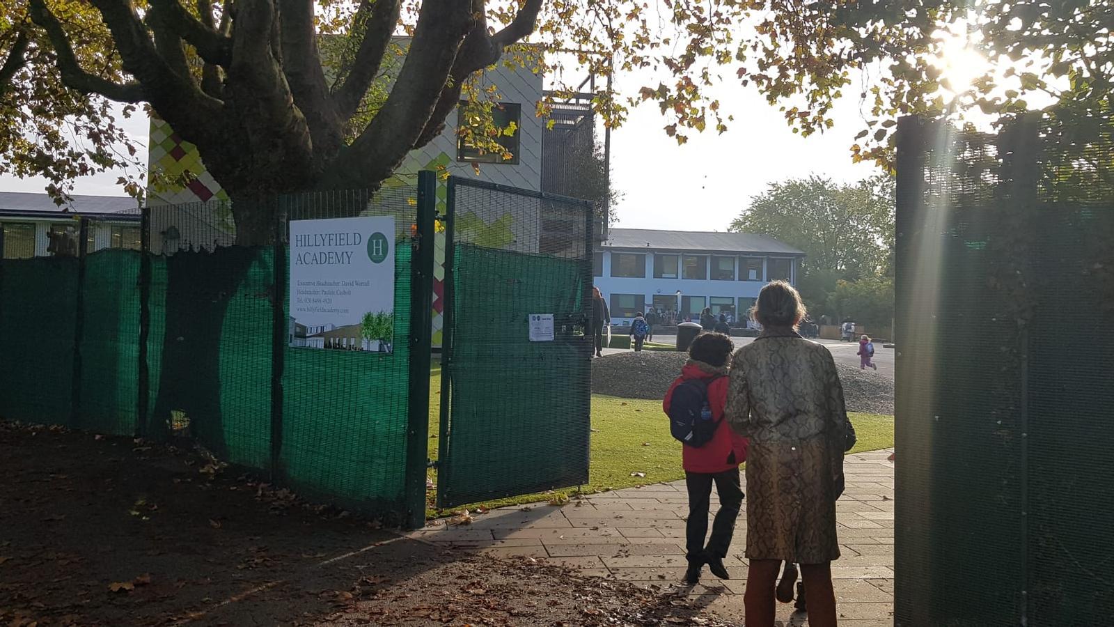 Entrada a una escuela del este de Londres.