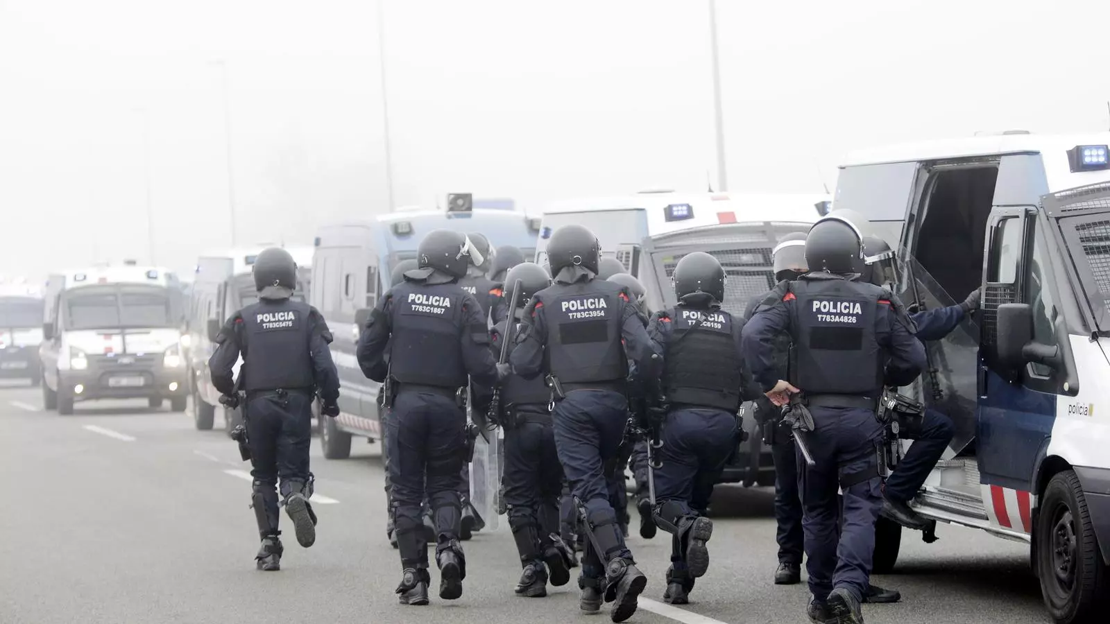 Agents antiavalots dels Mossos, amb el NOP a l'esquena, en una intervenció aquest any