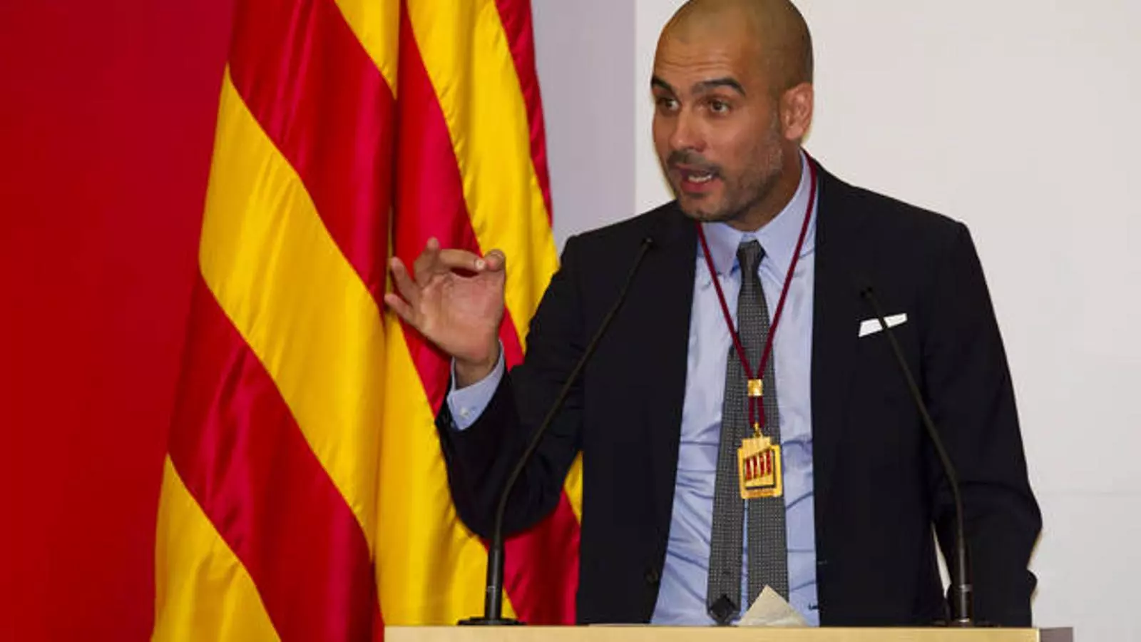 Pep Guardiola, en rebre la Medalla d'Or del Parlament