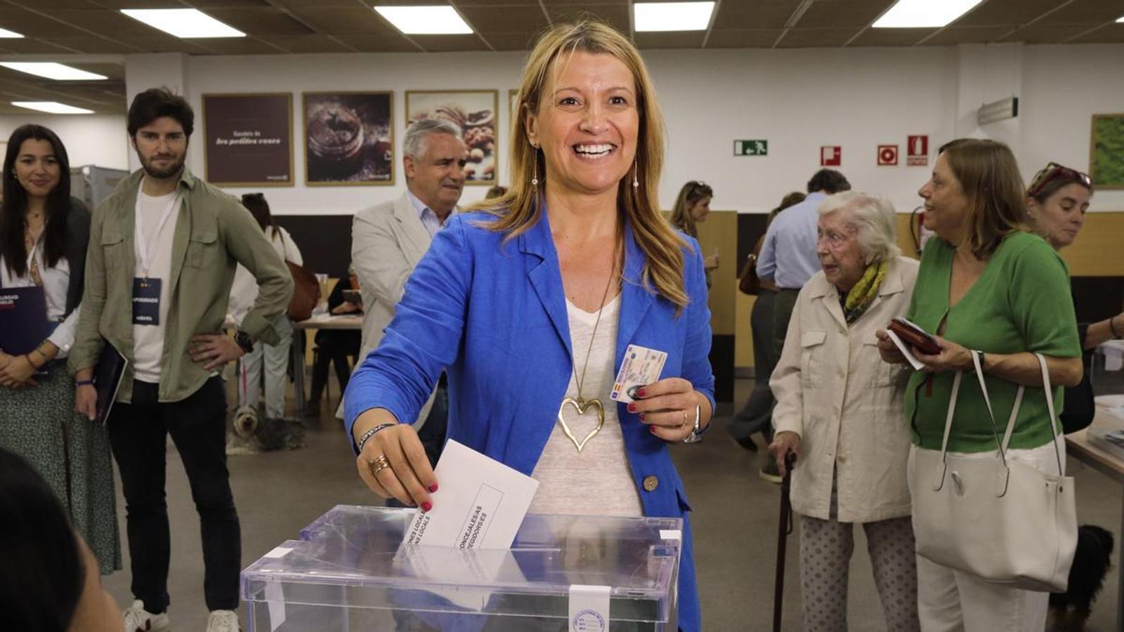 Eva Parera casting her vote