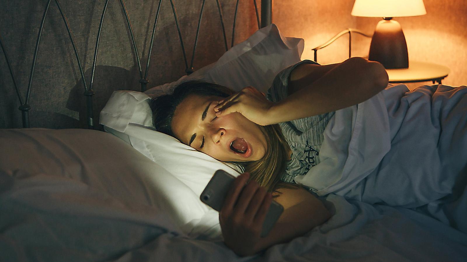 ¿Por qué a las mujeres les cuesta más dormir?
