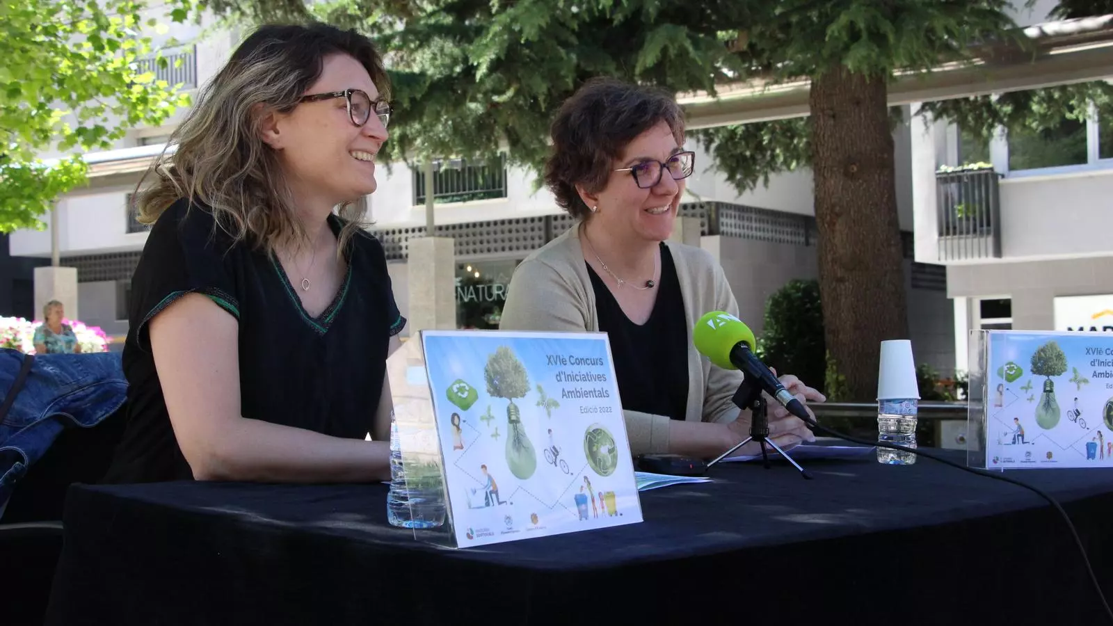 La consellera de Medi Ambient del comú d'Escaldes-Engordany, Cèlia Vendrell, i la tècnica del departament de Medi Ambient del Govern, Laura Coll, durant la roda de premsa d'aquest dijous.