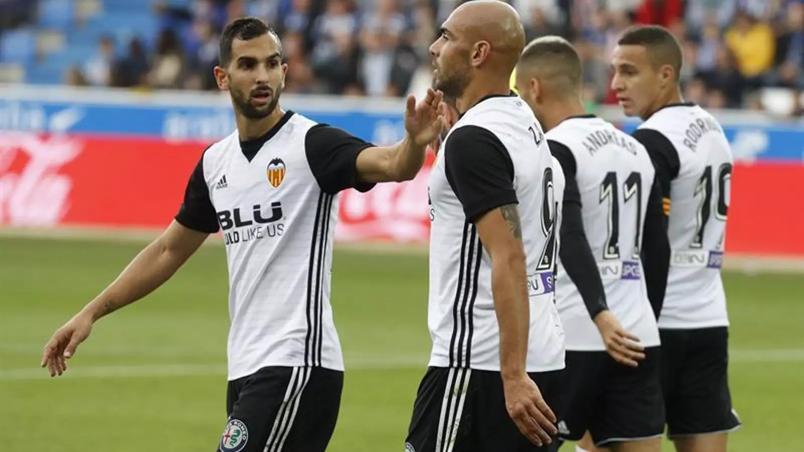 El València, celebrant el gol de Zaza