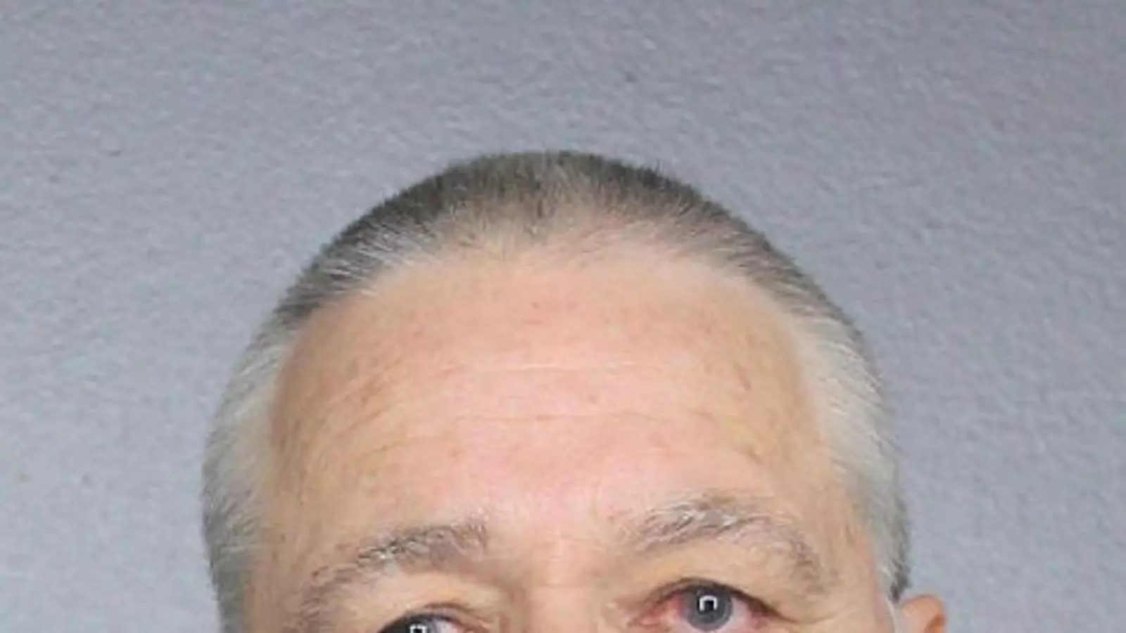 Detenen l'agent que no va actuar durant el tiroteig massiu a un institut de Florida