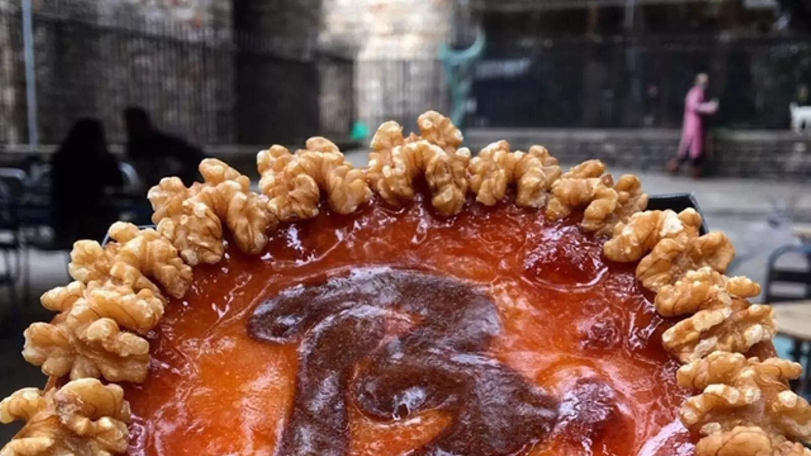 La pastisseria Lis és un dels pocs establiments on es pot trobar el pastís Barcelona