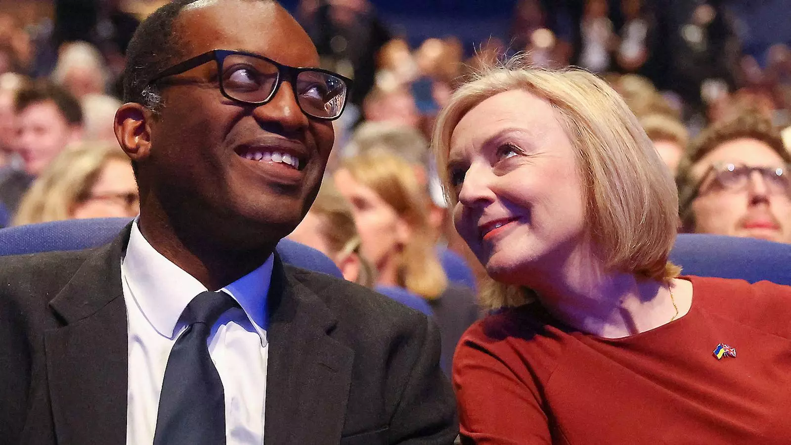 El ministre d’Economia, Kwasi Kwarten, i la primera ministra, Liz Truss.