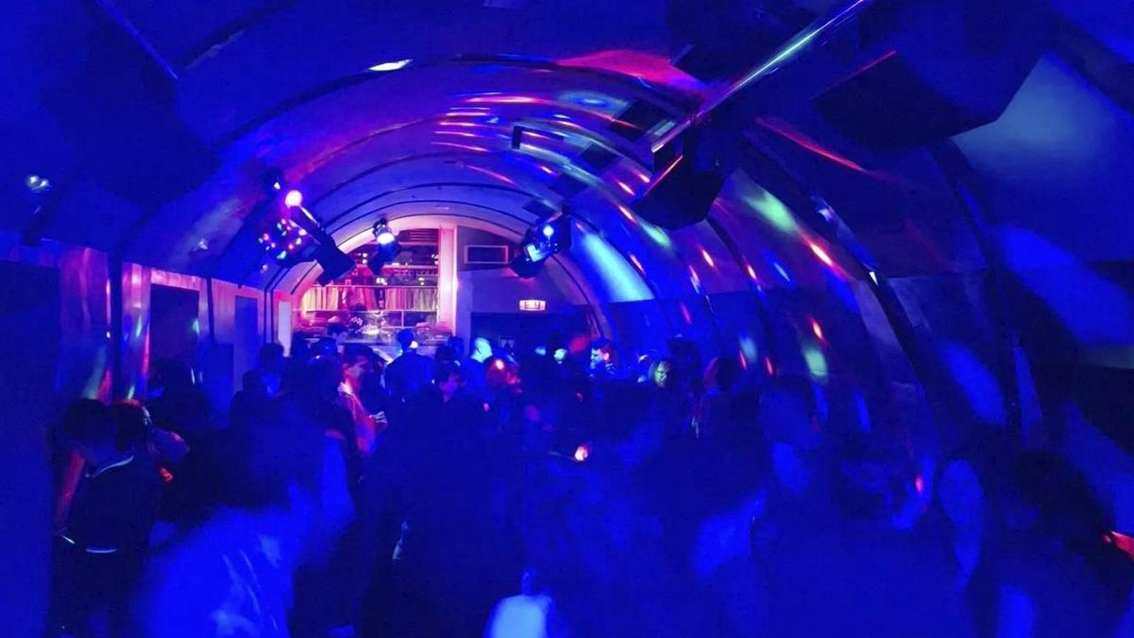 Interior de la discoteca Karma, en la plaza Reial de Barcelona.