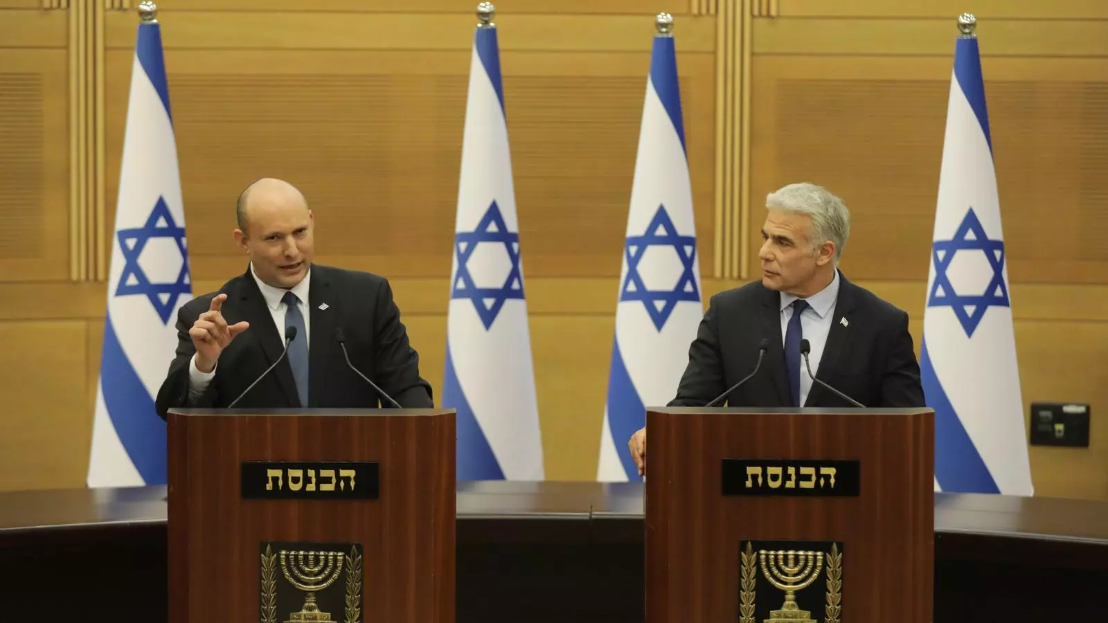El primer ministre Naftalí Bennett, i el seu ministre d'exteriors Yair Lapid, anuncien que la setmana vinent portaran a votació la dissolució del parlament.