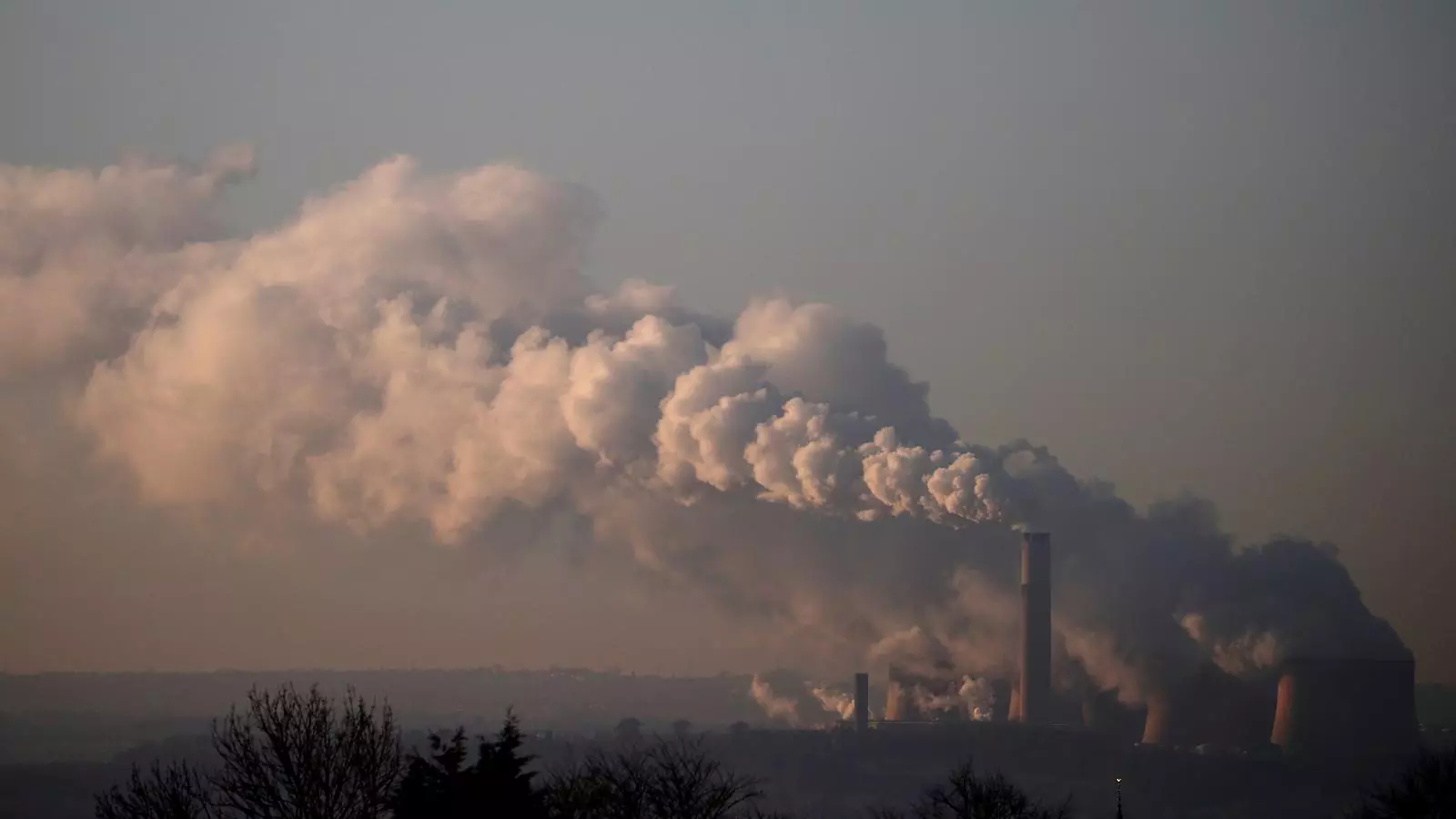 Fum sortint d'una planta de carbó a Nottingham, al Regne Unit.
