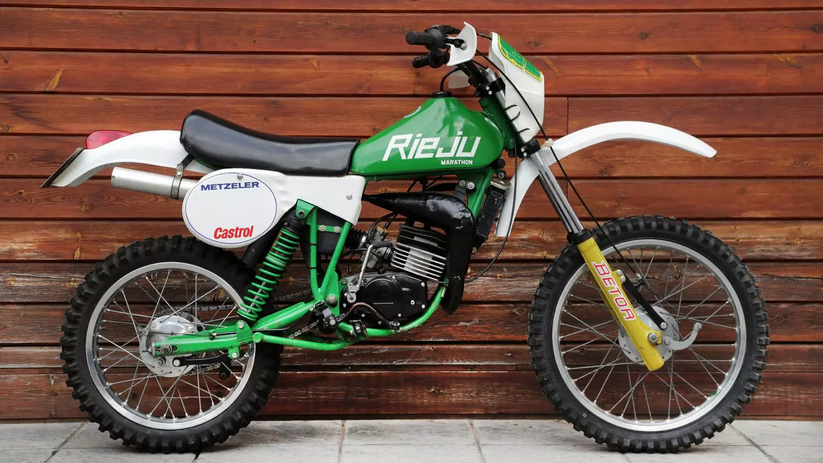 Les motos de la nostra vida Rieju Marathon: un llampec de color verd lloro