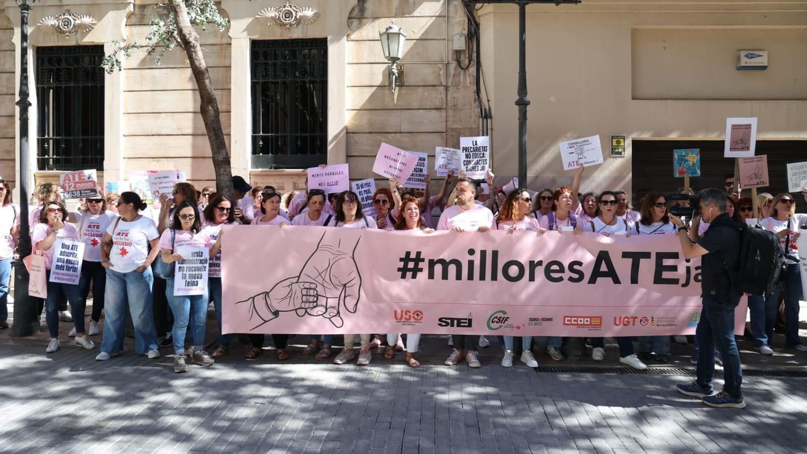 Protesta de les ATE devant del Parlament.
