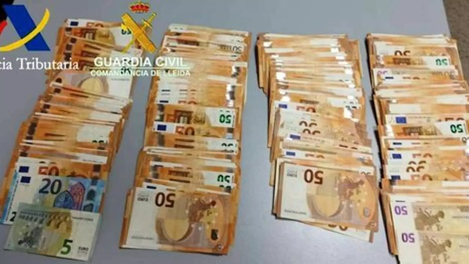 Intervinguts prop de 18.000 euros en divises a la duana de la Farga de Moles. / GUARDIA CIVIL