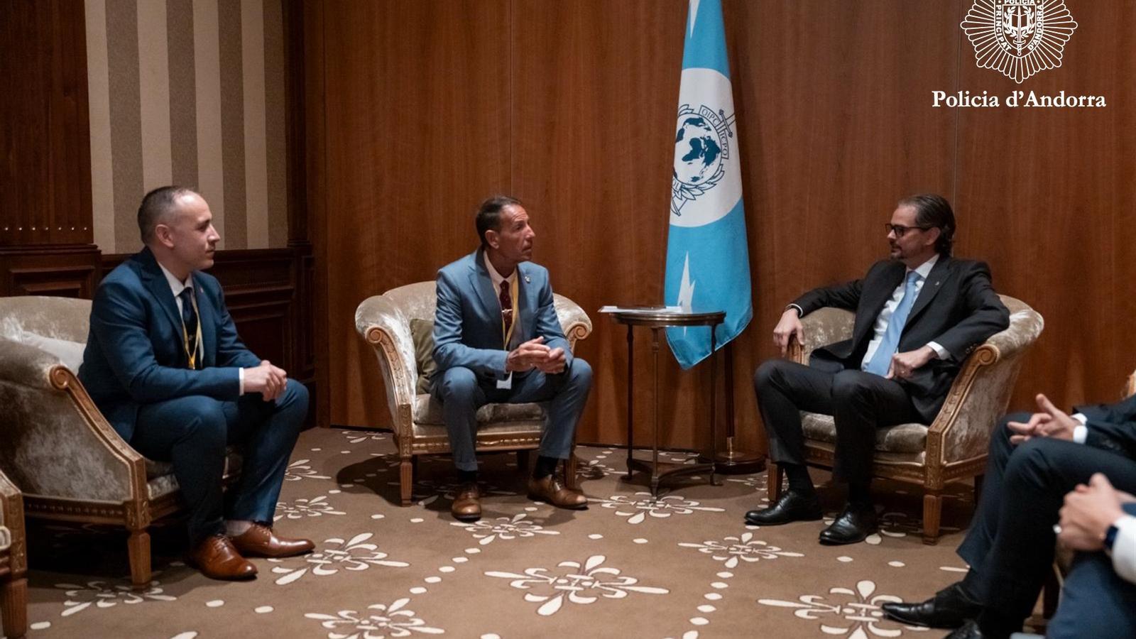 El director del departament de policia, Bruno Larne, durant l'axcte de signatura amb Interpol.