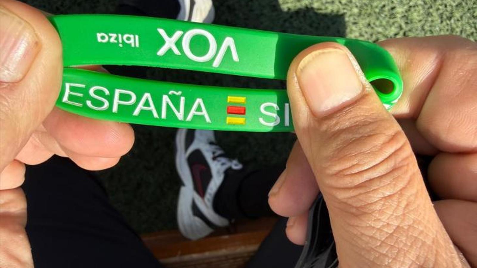 La polsera repartida a l'acte a Eivissa