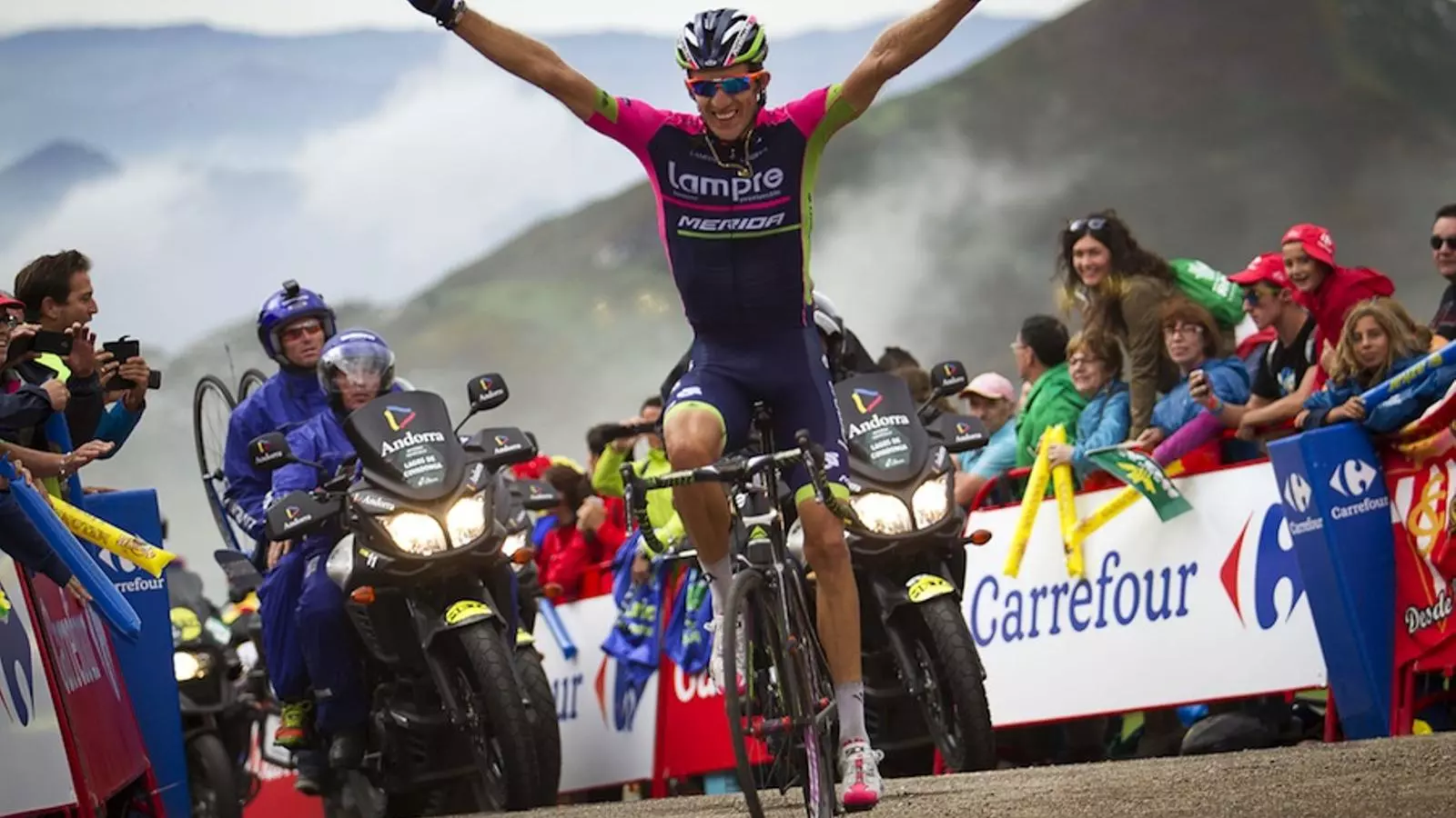 Przemyslaw Niemiec aconsegueix l'etapa als Llacs de Covadonga / JAIME REINA / AFP